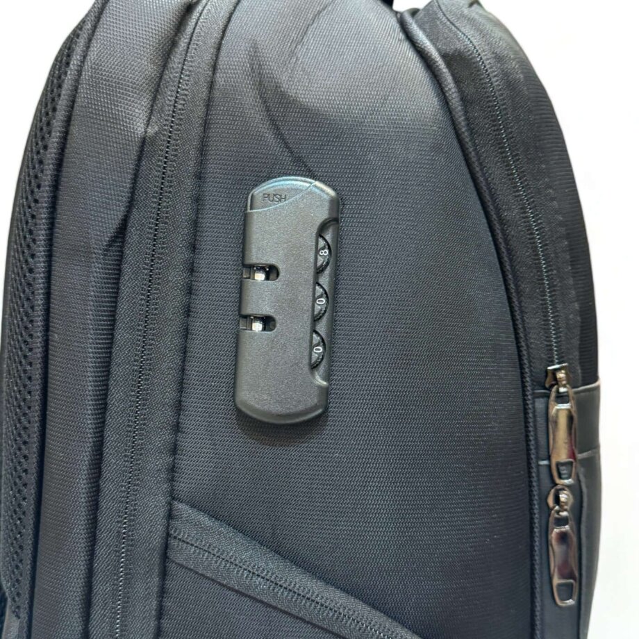Mochila Magenta semi-rigida de 19" con portanotebook