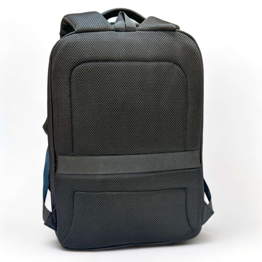Mochila Magenta semi-rigida de 19" con portanotebook