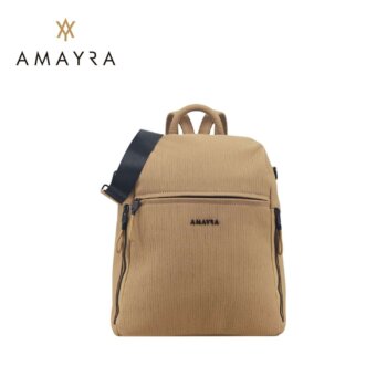 Mochila Amayra eco cuero camel con correa.