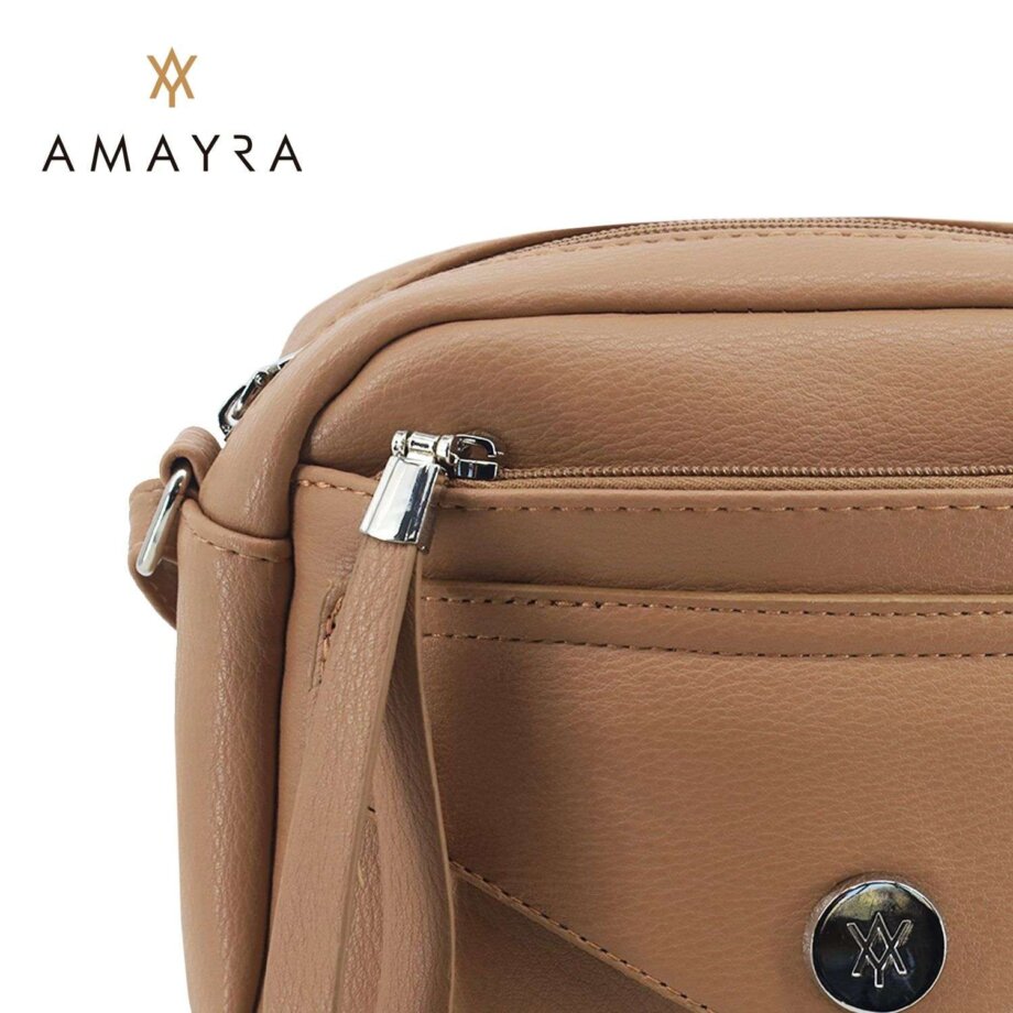 Cartera Amayra bandolera chica camel.