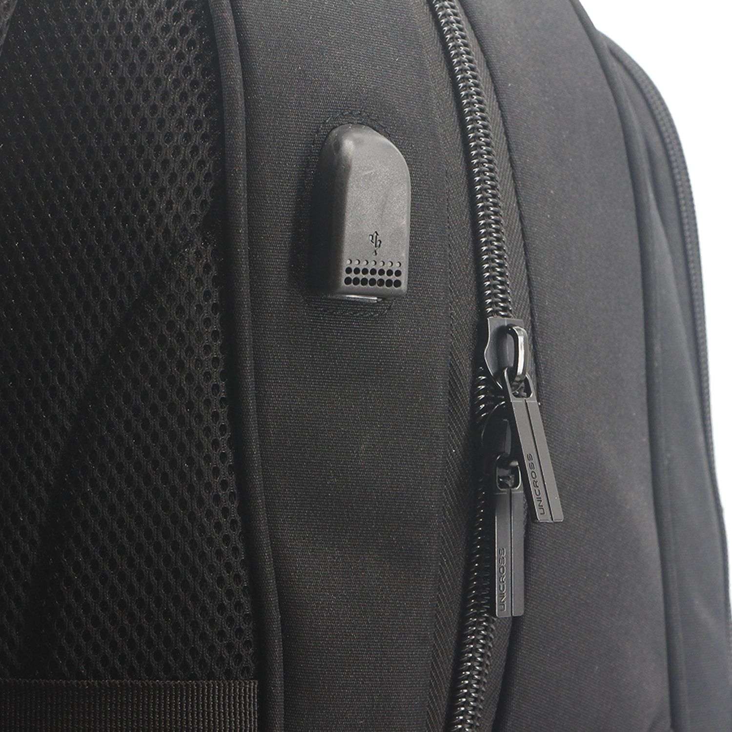 Mochila Unicross porta notebook 19" negra.