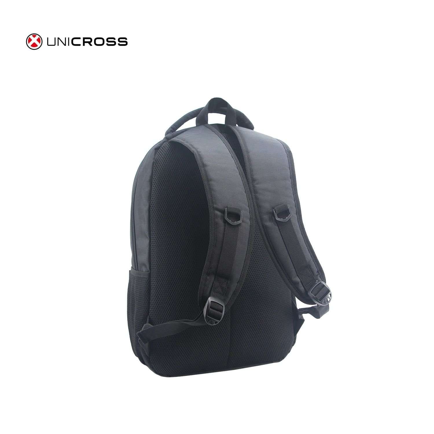 Mochila Unicross porta notebook 18" negra.