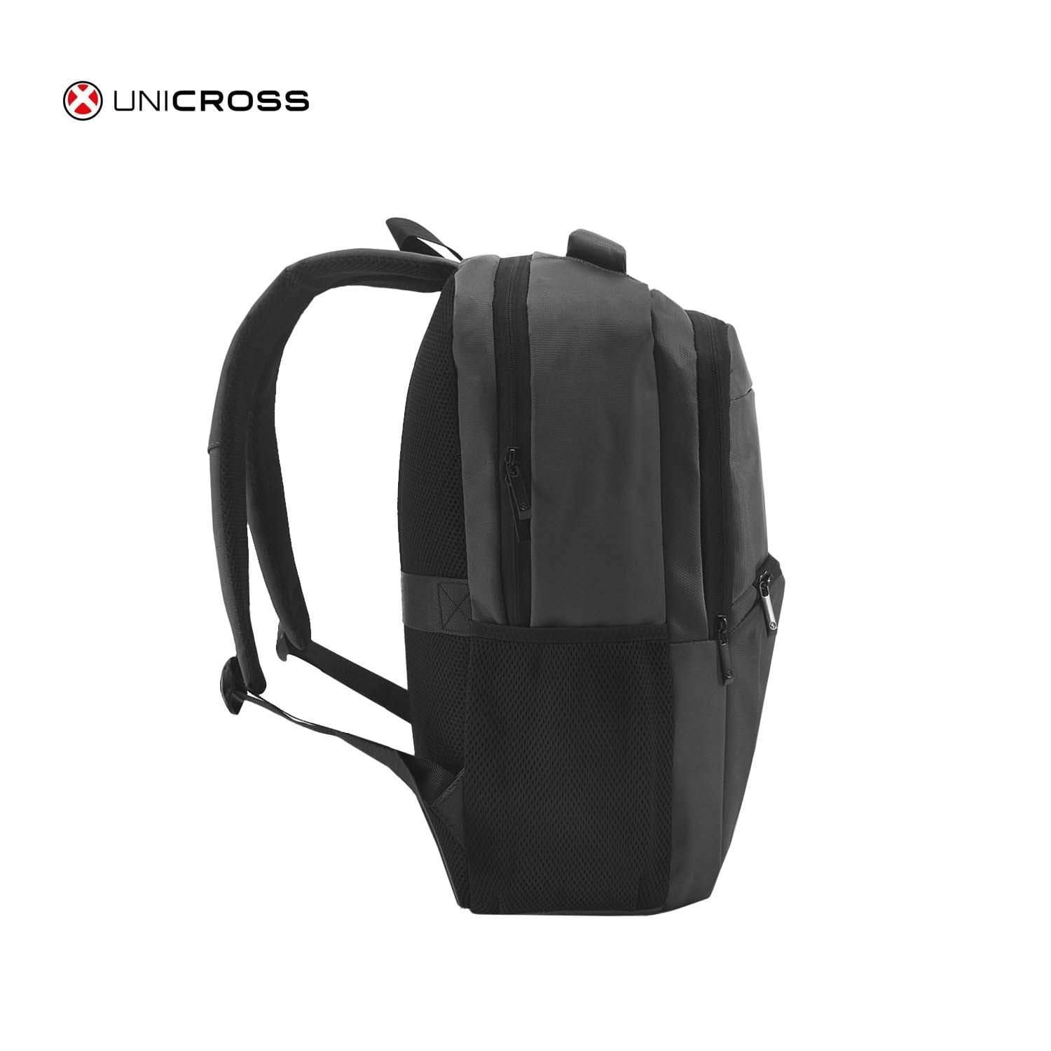 Mochila Unicross porta notebook 18" negra.