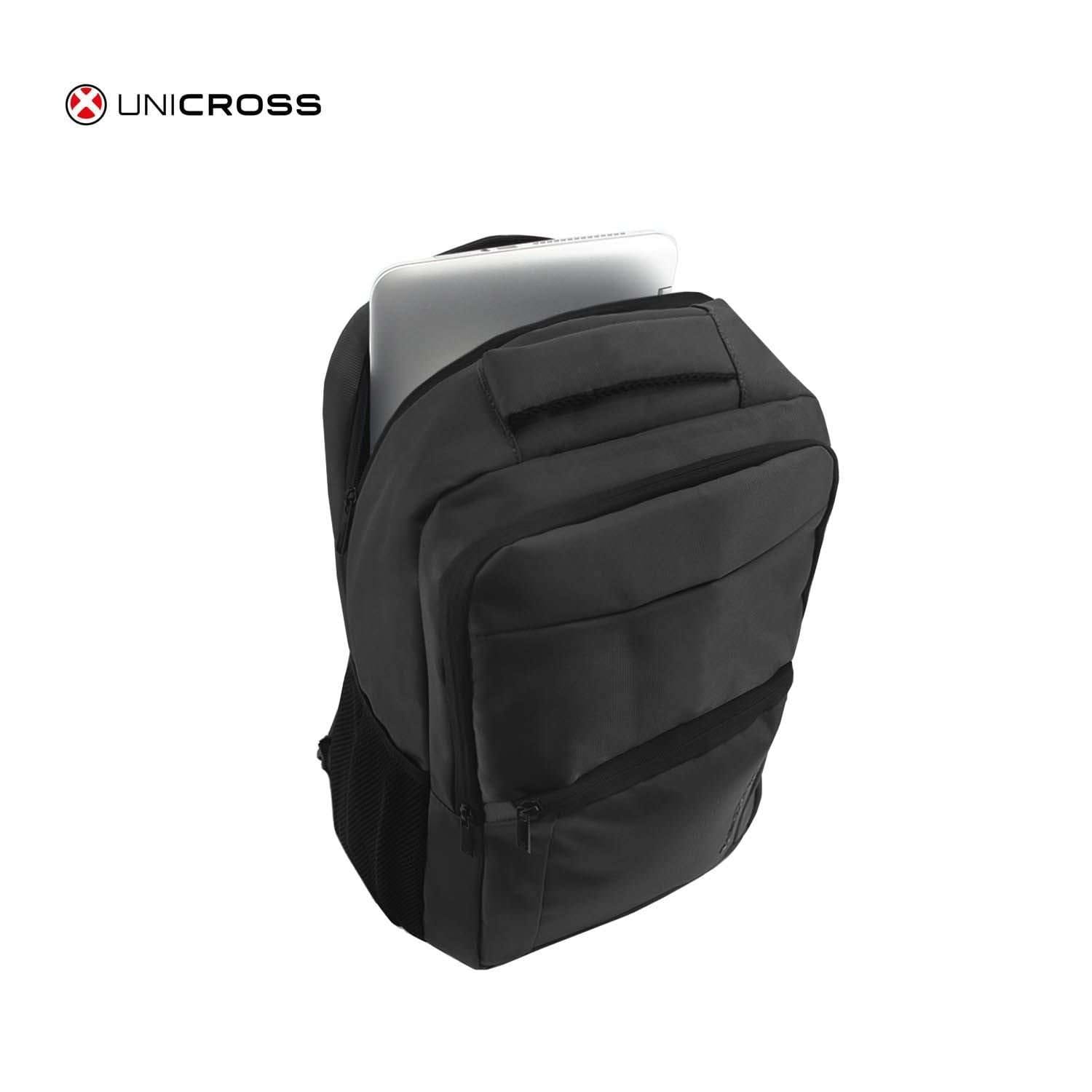 Mochila Unicross porta notebook 18" negra.