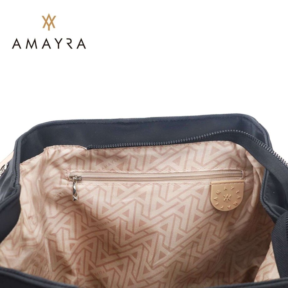 Mochila Amayra grande microfibra negra.