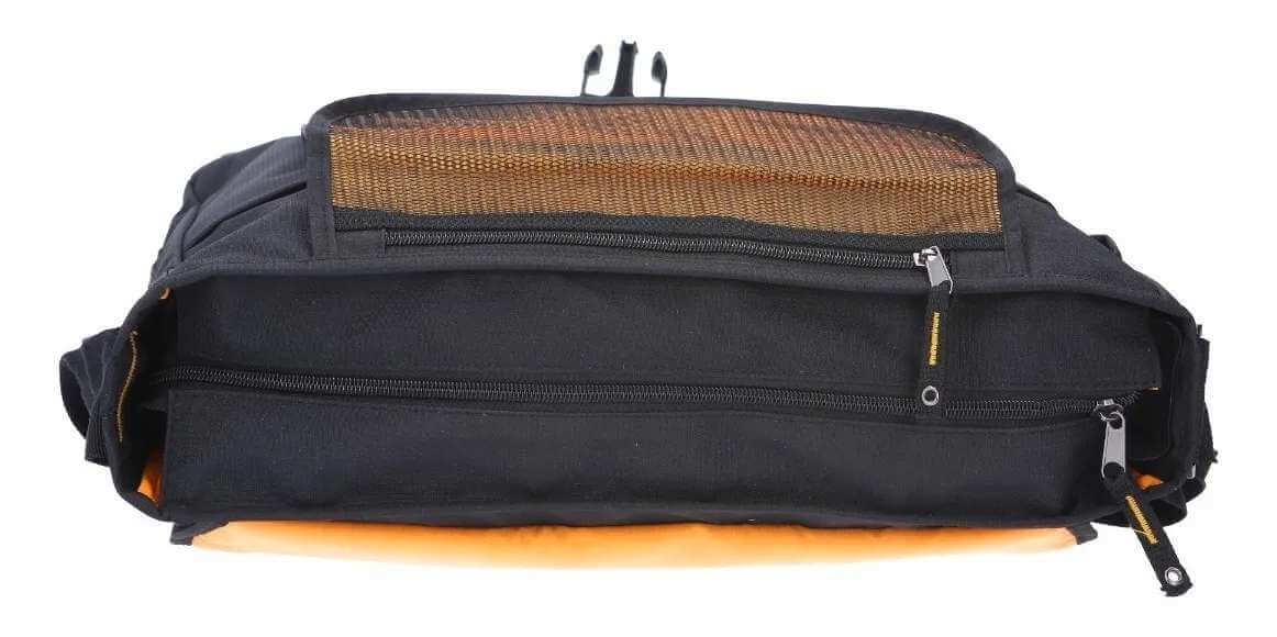 Morral Bag Cherry lona con tapa.
