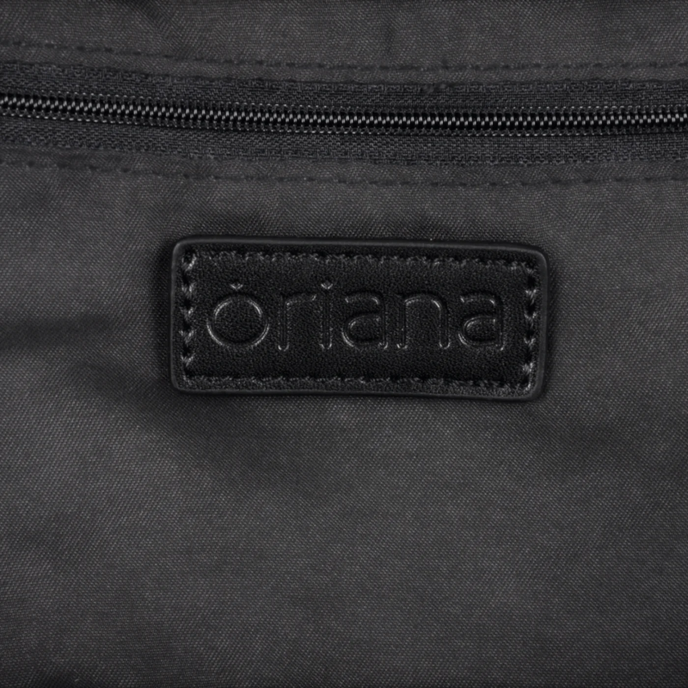 Mochila Oriana Microfibra Premium Negra.