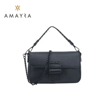 Cartera Amayra Bandolera Con Tapa Color negro