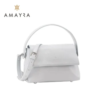 Cartera Amayra Bandolera Con Tapa Color Gris Claro.