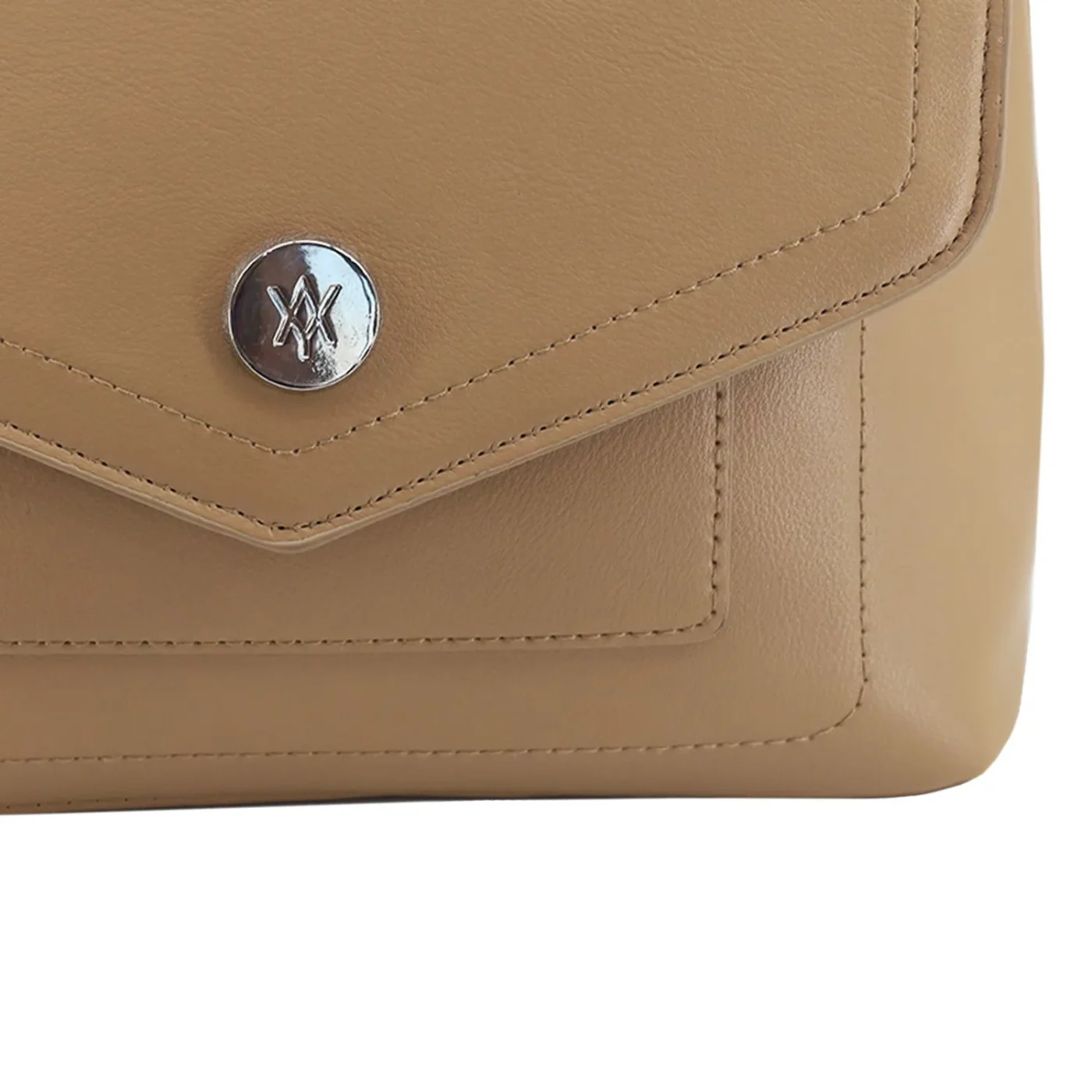 Cartera Bandolera Con Opción a Mochila Dos en Una Color Suela