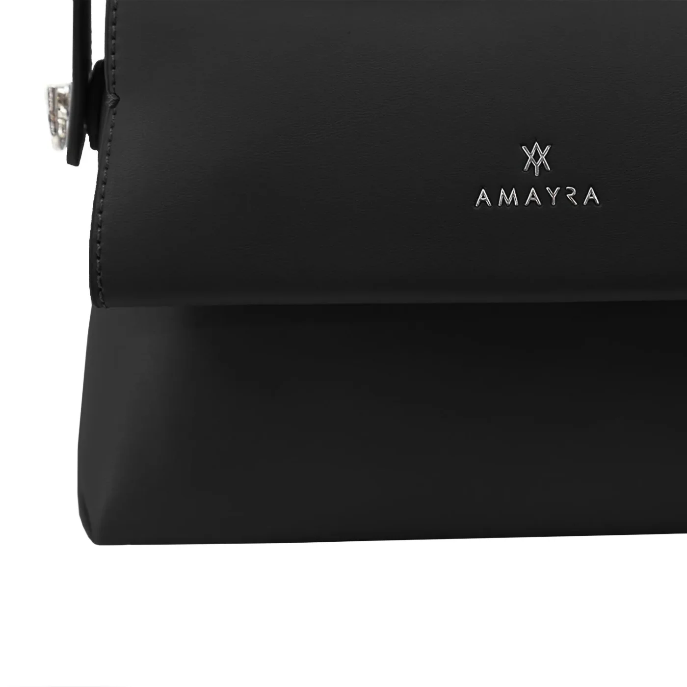 Cartera Amayra Bandolera Con Tapa Color Negro.